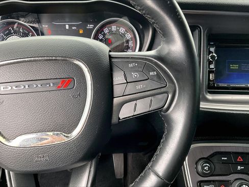 Used 2016 Dodge Challenger SXT RWD image 19