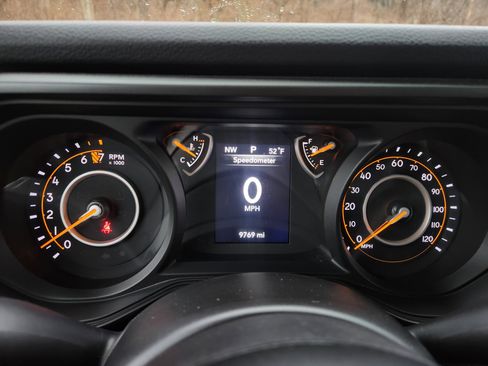 Used 2025 Jeep Gladiator Nighthawk image 25