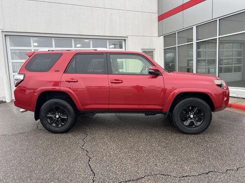 Used 2017 Toyota 4Runner SR5 Premium image 10