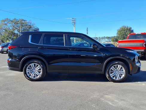 Used 2024 Mitsubishi Outlander ES image 8