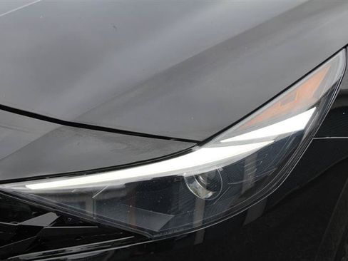 Used 2021 Hyundai Elantra SEL w/ Convenience Package FWD image 12