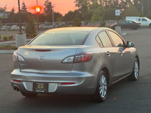 Used 2012 MAZDA MAZDA3 i Touring FWD image 2