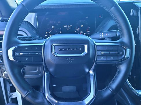Used 2025 GMC Yukon Denali AWD/4WD image 27