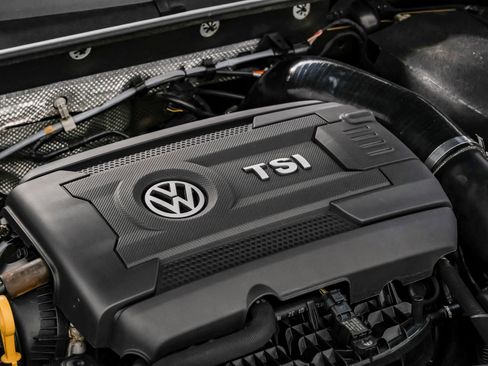 Used 2017 Volkswagen GTI SE image 54