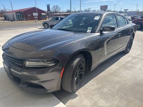 Used 2022 Dodge Charger SXT image 2