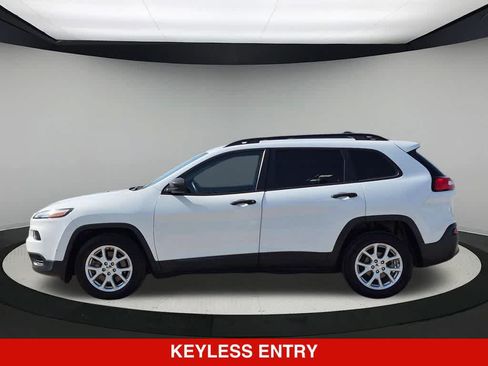 Used 2016 Jeep Cherokee Sport FWD image 3