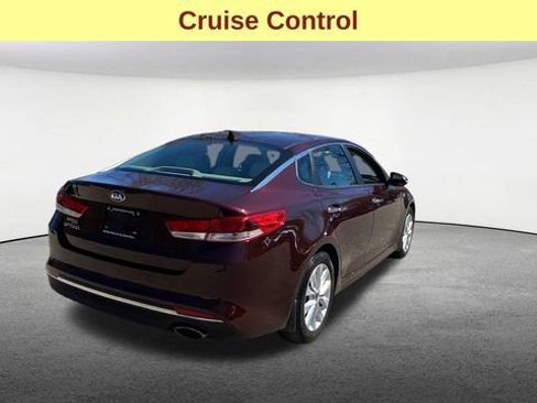 Used 2018 Kia Optima LX w/ 17" Alloy Wheels Package FWD image 9