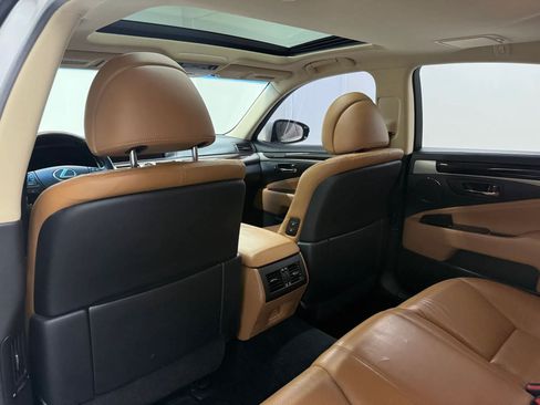 Used 2013 Lexus LS 460 w/ Comfort Pkg RWD image 18