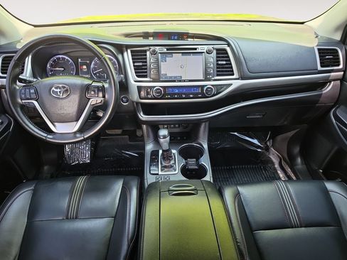Used 2019 Toyota Highlander SE AWD/4WD image 10