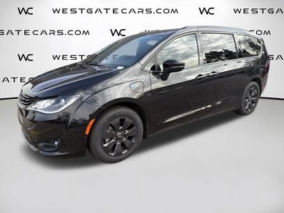 Used 2019 Chrysler Pacifica Limited w/ Advanced Safetytec Group