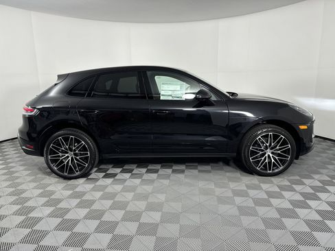 Certified 2025 Porsche Macan image 8