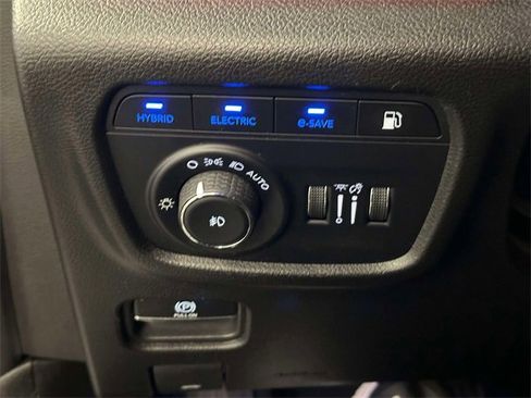 Used 2022 Jeep Grand Cherokee Summit w/ Luxury Tech Group V image 21