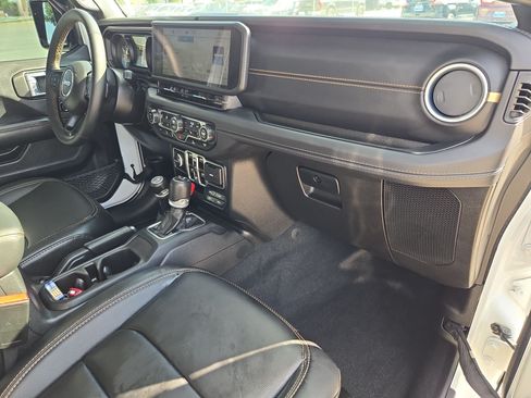 Used 2024 Jeep Gladiator Sport AWD/4WD image 33