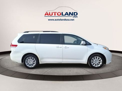 Used 2013 Toyota Sienna LE w/ Towing Pkg image 4