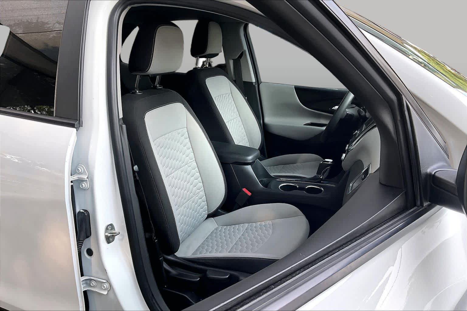 Used 2021 Chevrolet Equinox LS w/ LPO, Blackout Package FWD image 9