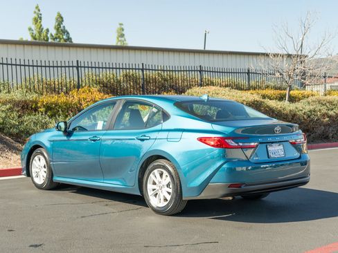 Used 2025 Toyota Camry LE FWD image 11