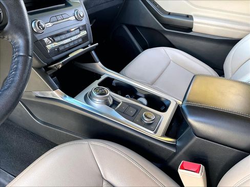 Used 2020 Ford Explorer XLT w/ Equipment Group 202A image 18