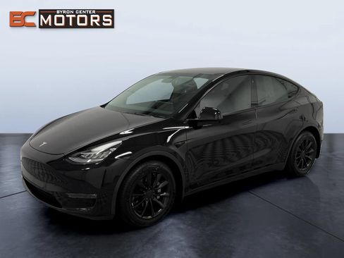 Used 2021 Tesla Model Y Long Range AWD/4WD image 1