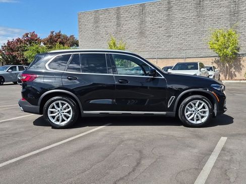 Certified 2022 BMW X5 xDrive40i w/ Premium Package AWD/4WD image 4