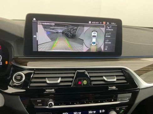 Used 2021 BMW 530e 530e iPerformance w/ Premium Package image 19