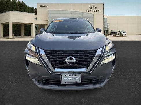 Used 2023 Nissan Rogue SV image 2