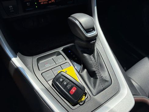 Used 2022 Toyota RAV4 Limited FWD image 18
