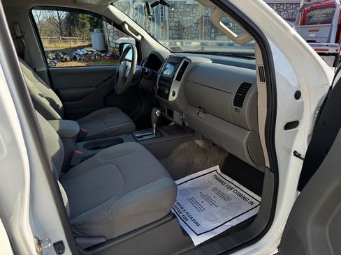 Used 2016 Nissan Frontier SV image 29