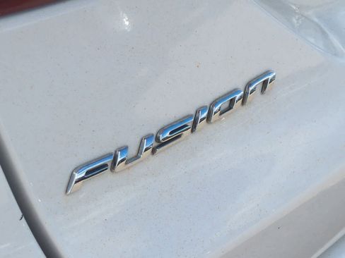Used 2017 Ford Fusion SE w/ Fusion SE Technology Package FWD image 13