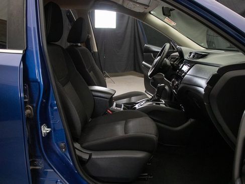 Used 2018 Nissan Rogue SV image 16