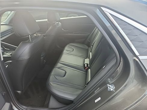 Used 2024 Hyundai Elantra Limited image 8