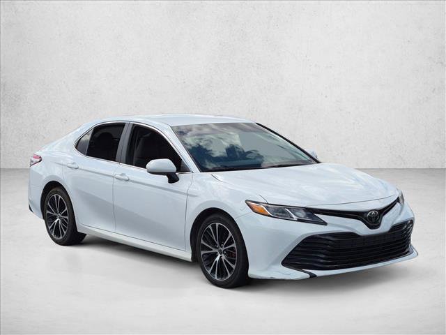 Used 2018 Toyota Camry FWD image 3