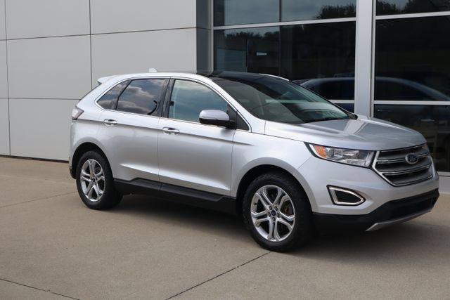 Used 2017 Ford Edge Titanium w/ Technology Package AWD/4WD image 2