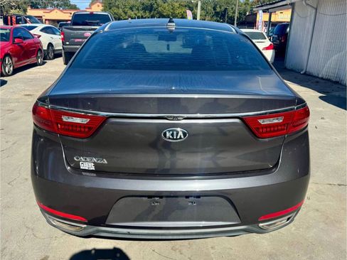 Used 2018 Kia Cadenza Premium FWD image 16