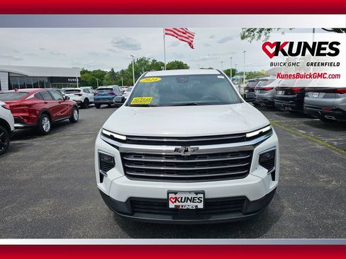 Used 2024 Chevrolet Traverse LT AWD/4WD image 13