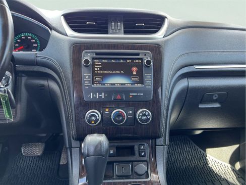 Used 2017 Chevrolet Traverse LT w/ Style and Technology Package FWD image 27