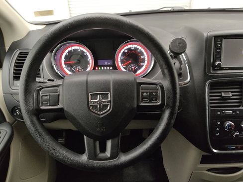Used 2020 Dodge Grand Caravan SE FWD image 22