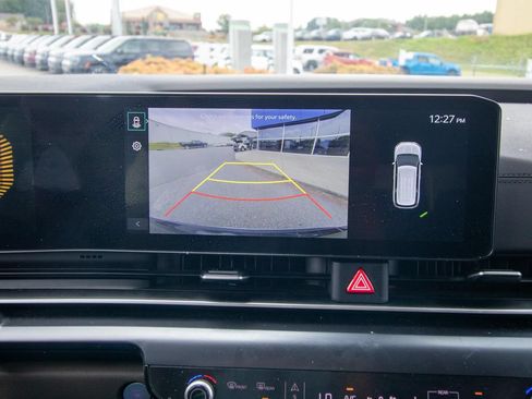 Used 2025 Kia Carnival FWD image 29