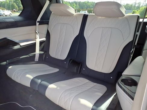 Used 2022 BMW X7 M50i w/ Dynamic Handling Package AWD/4WD image 26