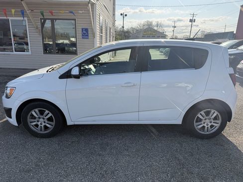 Used 2016 Chevrolet Sonic LT image 3