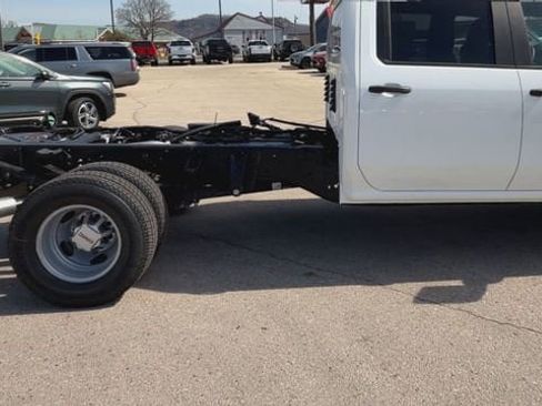 New 2026 GMC Sierra 3500 Pro AWD/4WD image 8