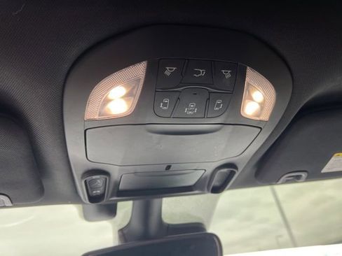 Used 2019 Chrysler Pacifica Touring-L image 23