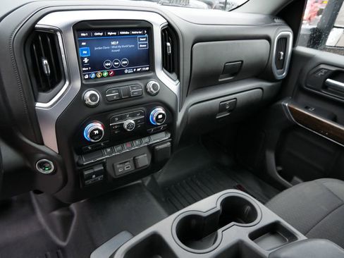 Used 2022 GMC Sierra 3500 SLE w/ SLE Convenience Package image 14