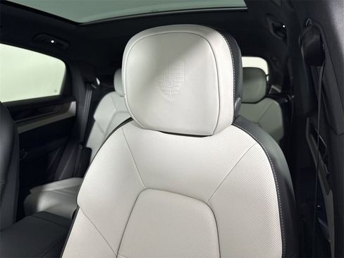 New 2026 Porsche Cayenne S image 41