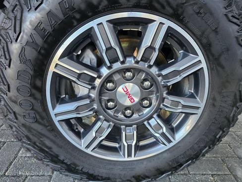 Used 2025 GMC Sierra 1500 AT4 AWD/4WD image 7