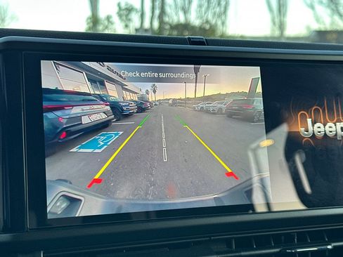 Used 2024 Jeep Gladiator Sport image 24