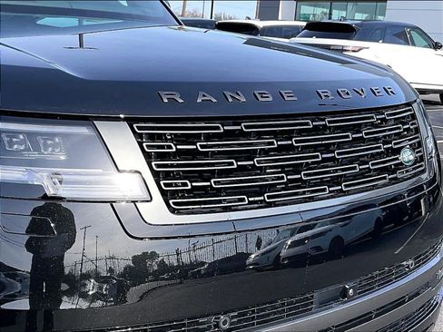New 2025 Land Rover Range Rover Long Wheelbase SE image 34