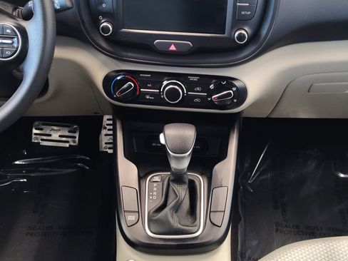 Used 2023 Kia Soul LX w/ LX Technology Package FWD image 23