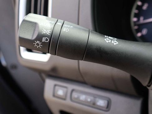 Used 2025 Nissan Frontier SV w/ SV Convenience Package RWD image 45