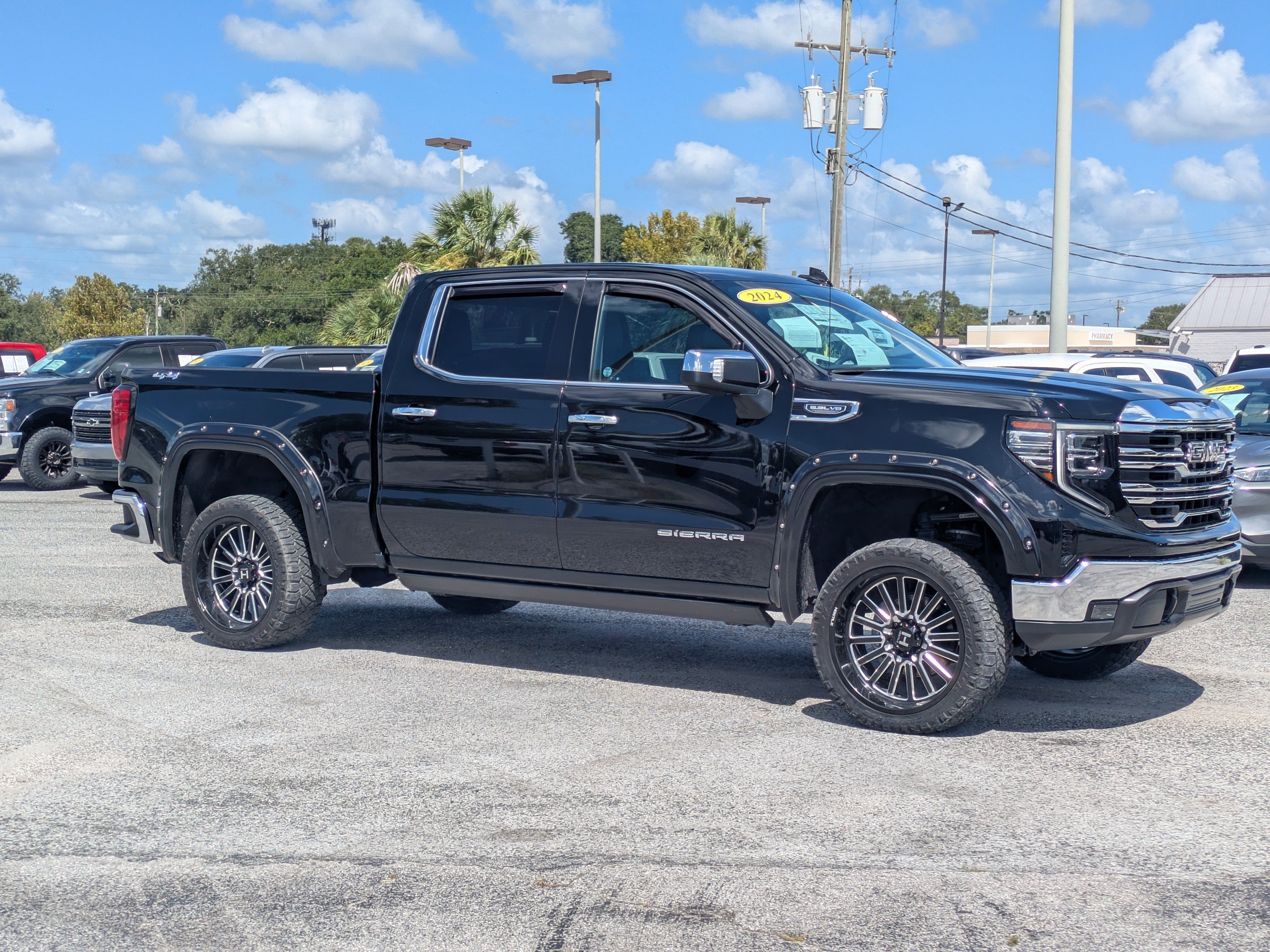 Used 2024 GMC Sierra 1500 SLT w/ SLT Premium Package AWD/4WD image 2