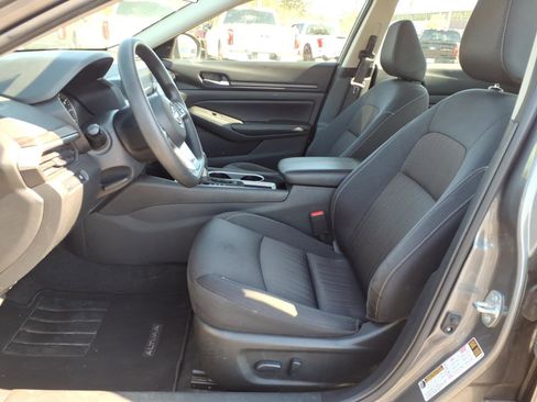Used 2024 Nissan Altima 2.5 SV image 3